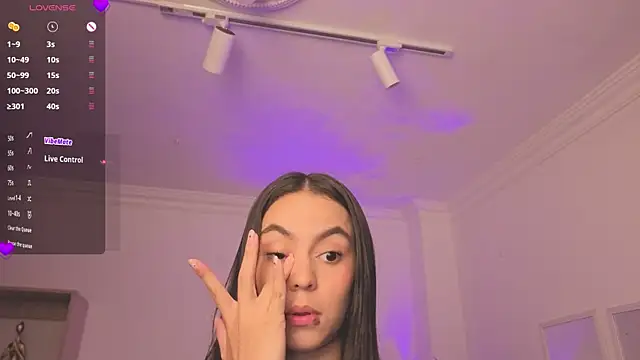 Snapshot of Aleejaa__ chatting on April 25, 2026, 11:24 am Aleejaa online show from April 25, 2026, 11:24 am