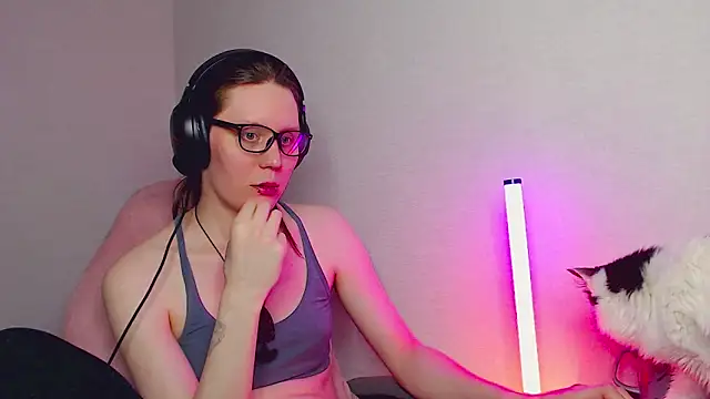 tracy cooper online show from February 25, 2025, 11:44 pm