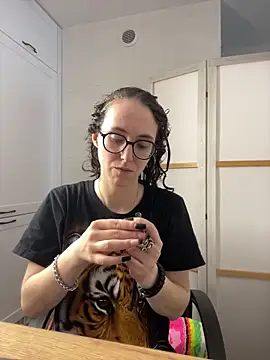 Snapshot of MartiniiSelenna chatting on June 18, 2026, 6:02 am MartiniiSelenna online show from June 18, 2026, 6:02 am