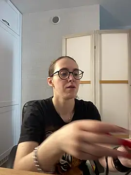 Snapshot of MartiniiSelenna chatting on June 21, 2026, 5:54 am MartiniiSelenna online show from June 21, 2026, 5:54 am