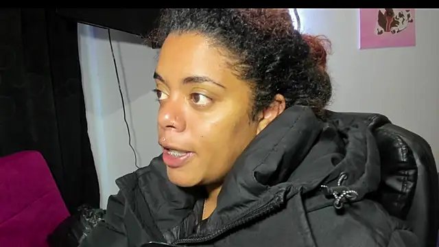 ladyrd1 online show from January 8, 2026, 12:02 am