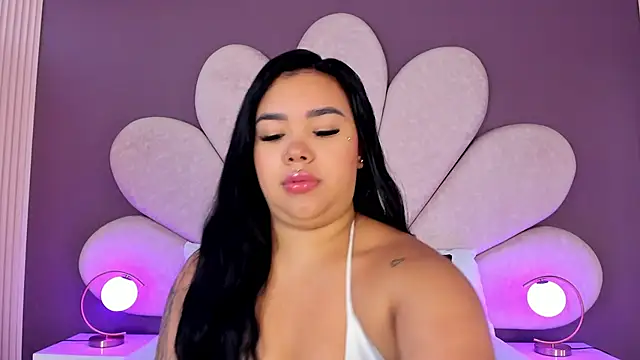 Snapshot of MarianaGarciaa__ chatting on October 21, 2025, 11:33 am MarianaGarciaa online show from October 21, 2025, 11:33 am