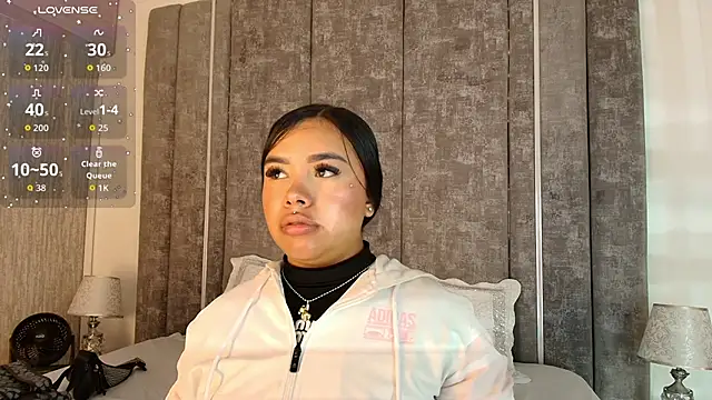 Snapshot of MarianaGarciaa__ chatting on November 27, 2025, 6:54 pm MarianaGarciaa online show from November 27, 2025, 6:54 pm