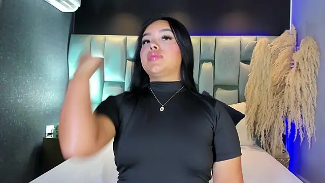 MarianaGarciaa   online show from April 16, 2026, 7:25 pm