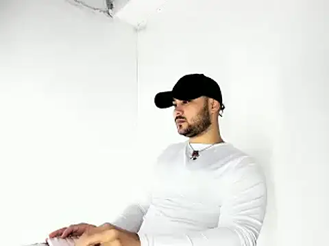 Snapshot of Sebas-hott chatting on October 19, 2025, 10:32 pm Sebas-hott online show from October 19, 2025, 10:32 pm