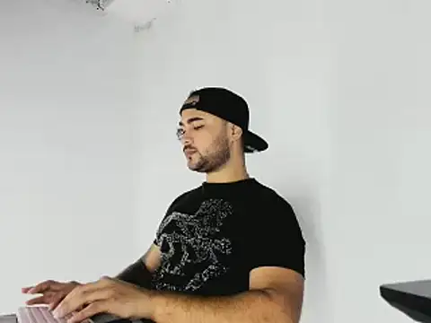 Snapshot of Sebas-hott chatting on November 2, 2025, 10:12 pm Sebas-hott online show from November 2, 2025, 10:12 pm