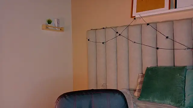 alaia-rogers online show from December 1, 2025, 11:37 am