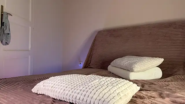 itsmaxxbaby  online show from March 22, 2026, 4:27 am