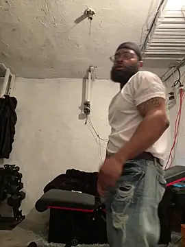 Snapshot of Enos3 chatting on April 14, 2026, 6:47 pm Enos3 online show from April 14, 2026, 6:47 pm