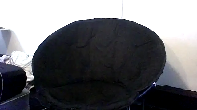 Snapshot of Enos3 chatting on April 21, 2026, 11:07 pm Enos3 online show from April 21, 2026, 11:07 pm