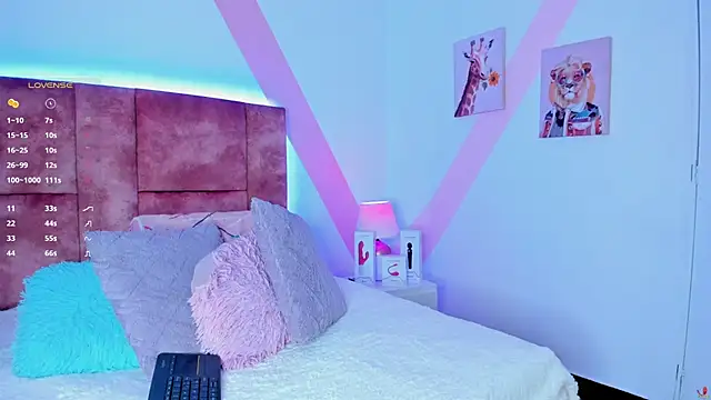 Snapshot of isabella_whiithe chatting on February 20, 2025, 5:40 pm isabella whiithe online show from February 20, 2025, 5:40 pm