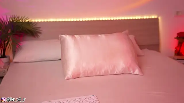 Lexi Reed online show from October 22, 2025, 3:23 pm