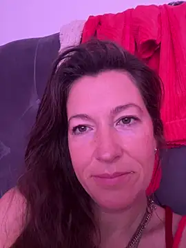 Snapshot of Lwhite1 chatting on May 6, 2026, 8:52 am Lwhite1 online show from May 6, 2026, 8:52 am
