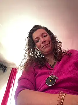 Snapshot of Lwhite1 chatting on May 11, 2026, 3:51 pm Lwhite1 online show from May 11, 2026, 3:51 pm
