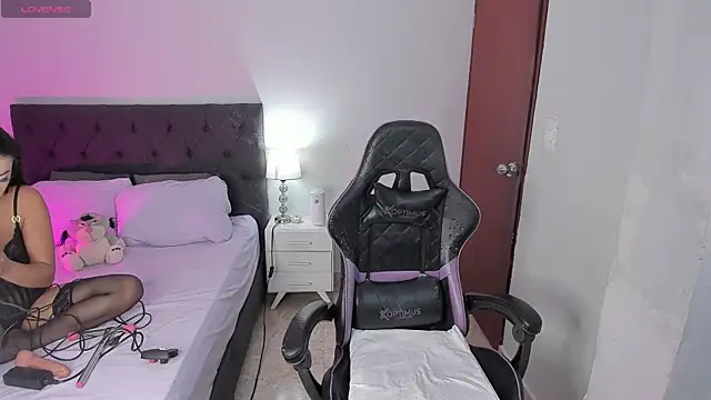 Snapshot of evelyn_23 chatting on October 22, 2025, 2:50 pm evelyn 23 online show from October 22, 2025, 2:50 pm