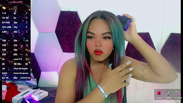 Snapshot of KayleighDreams_ chatting on January 17, 2026, 12:37 am KayleighDreams online show from January 17, 2026, 12:37 am