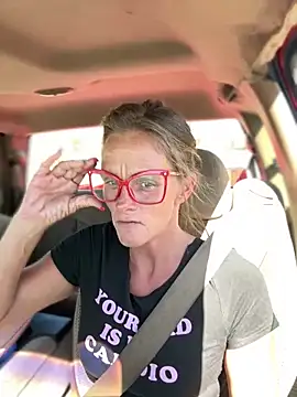 vixendoll87 online show from March 18, 2025, 6:59 pm