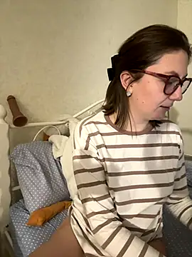 BeatriceTender online show from December 2, 2025, 7:53 pm