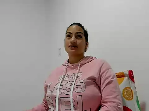 Snapshot of SamanthaBeke chatting on April 28, 2026, 1:04 am SamanthaBeke online show from April 28, 2026, 1:04 am