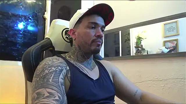 Snapshot of Angel_sex_latin chatting on January 22, 2025, 4:23 am Angel sex latin online show from January 22, 2025, 4:23 am