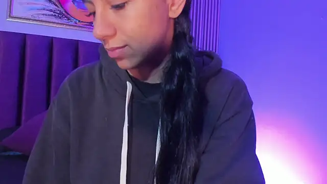 Tamaraakins online show from November 22, 2025, 12:48 pm