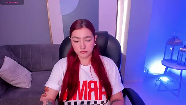 ViolettCastel online show from February 5, 2025, 7:42 pm