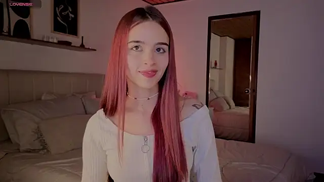 Snapshot of Roxxy_mora chatting on November 19, 2025, 10:10 pm Roxxy mora online show from November 19, 2025, 10:10 pm