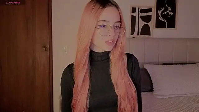 Roxxy mora online show from February 2, 2026, 10:30 pm