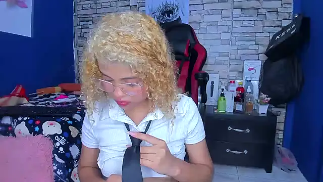 sofiacastillo01 online show from March 15, 2025, 10:22 pm