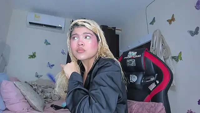 sofiacastillo01 online show from September 22, 2025, 1:13 pm