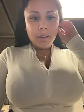 Snapshot of HaileyDiana chatting on February 14, 2025, 7:33 pm HaileyDiana online show from February 14, 2025, 7:33 pm