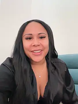 Snapshot of HaileyDiana chatting on February 15, 2025, 12:01 pm HaileyDiana online show from February 15, 2025, 12:01 pm