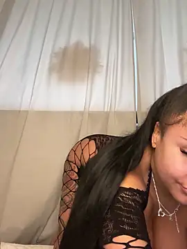 Snapshot of HaileyDiana chatting on March 6, 2025, 8:19 am HaileyDiana online show from March 6, 2025, 8:19 am