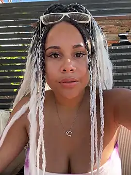 Snapshot of HaileyDiana chatting on September 12, 2025, 1:00 pm HaileyDiana online show from September 12, 2025, 1:00 pm