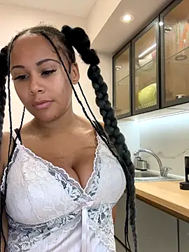 Snapshot of HaileyDiana chatting on November 24, 2025, 12:27 pm HaileyDiana online show from November 24, 2025, 12:27 pm