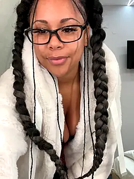 Snapshot of HaileyDiana chatting on December 1, 2025, 5:18 pm HaileyDiana online show from December 1, 2025, 5:18 pm