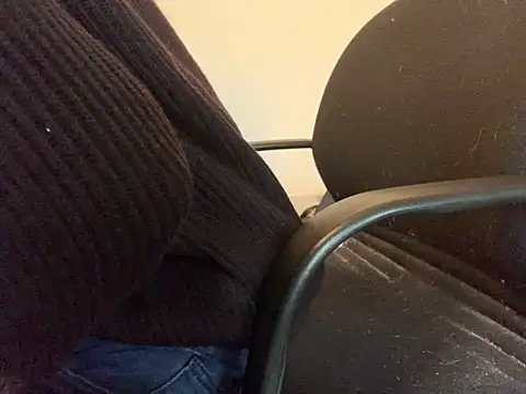 KendrickJiz online show from December 21, 2025, 2:02 pm