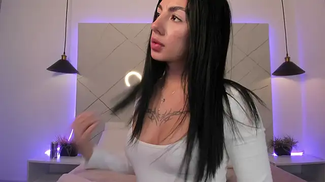 ANTONELLA  ROUSE  online show from April 26, 2026, 3:15 am