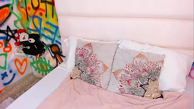 Liana Bernocchi online show from February 13, 2026, 8:16 pm