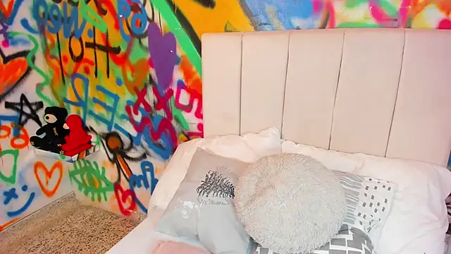 Liana Bernocchi online show from February 19, 2026, 7:54 pm