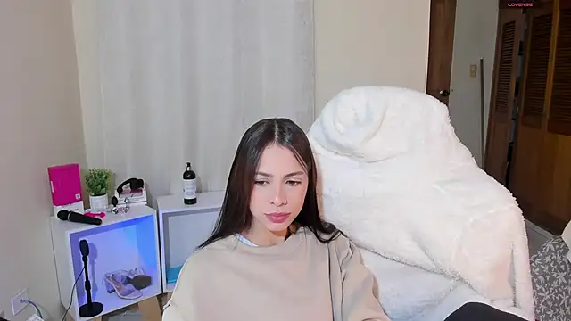 shanakendal2 online show from March 10, 2025, 2:05 pm