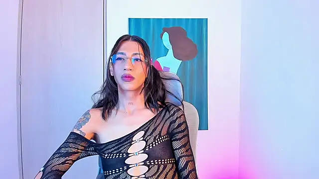 sofiaa grey  online show from April 9, 2026, 2:33 pm