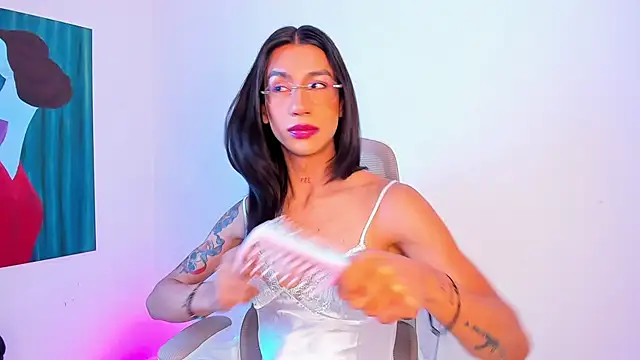 sofiaa grey  online show from June 3, 2026, 3:17 pm