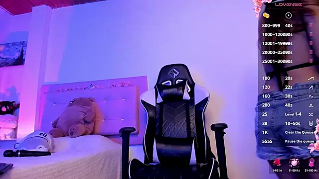 little jade online show from February 5, 2025, 5:31 pm