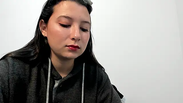cami-01 online show from October 17, 2025, 8:11 pm