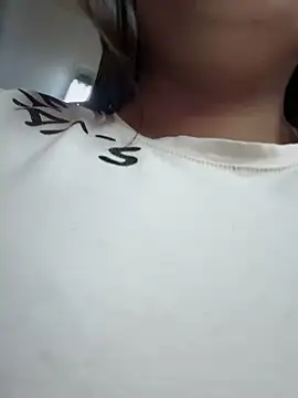 Snapshot of Sol_biglips chatting on December 22, 2024, 5:21 pm Sol biglips online show from December 22, 2024, 5:21 pm