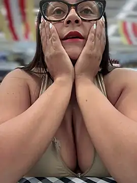 Snapshot of Sol_biglips chatting on February 12, 2025, 1:59 pm Sol biglips online show from February 12, 2025, 1:59 pm