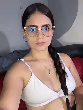 Snapshot of Azuna25 chatting on February 13, 2026, 8:16 pm Azuna25 online show from February 13, 2026, 8:16 pm