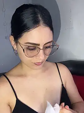 Snapshot of Azuna25 chatting on February 24, 2026, 8:07 pm Azuna25 online show from February 24, 2026, 8:07 pm