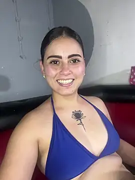 Snapshot of Azuna25 chatting on July 10, 2026, 8:33 pm Azuna25 online show from July 10, 2026, 8:33 pm